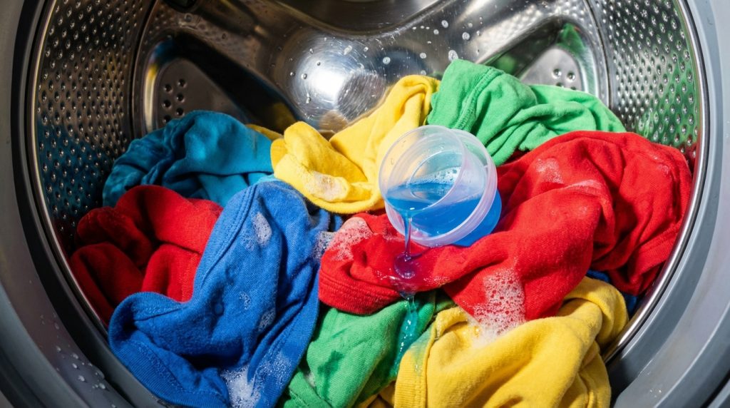 découvrez les 5 ingrédients cachés inquiétants dans les lessives hypoallergéniques que les experts dénoncent. protégez votre peau et votre santé en connaissant les risques.